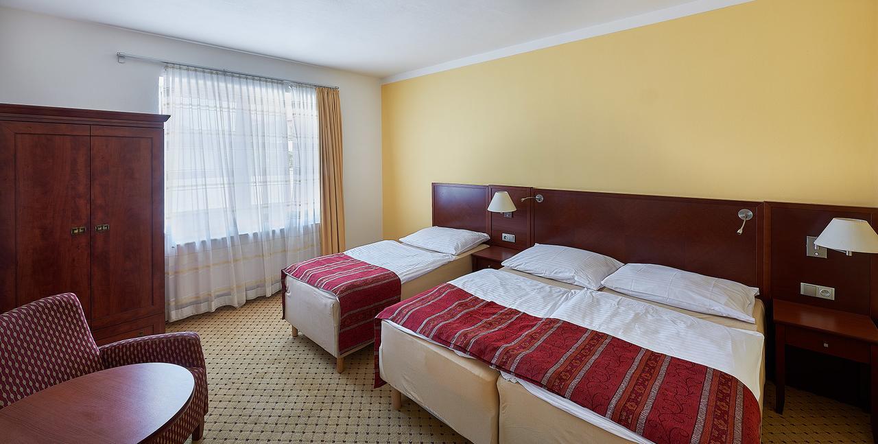 Penzion Karolinka Hotel Kromeriz Exterior photo